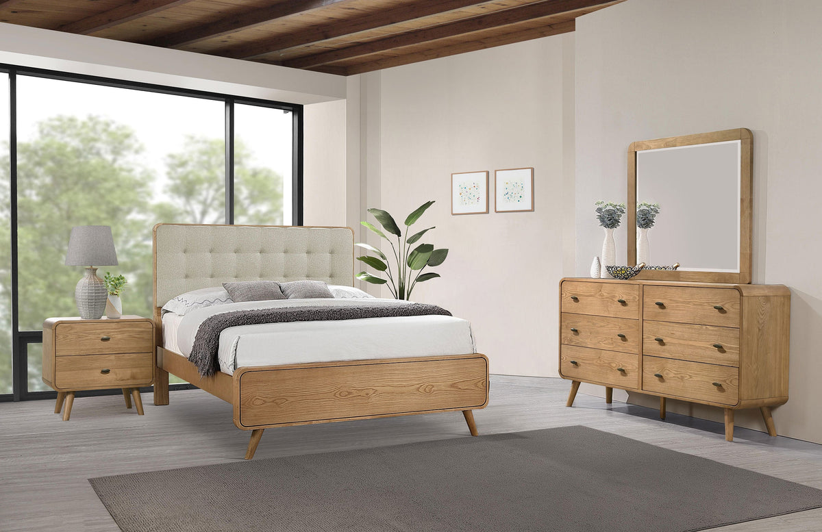Robyn  California King Bedroom Set Dark Walnut